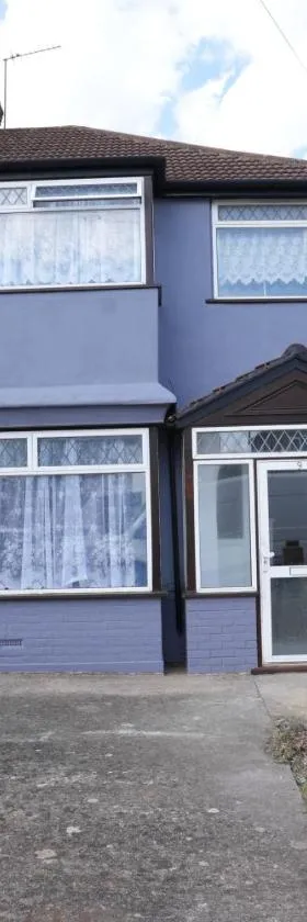 Westwick Gardens Retreat - 4 Bedroom House，位于豪士罗的酒店