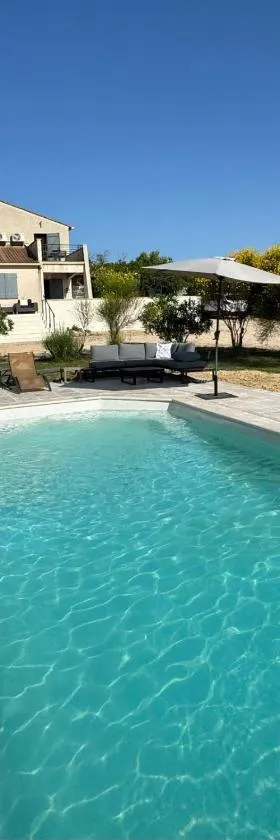 Maison Barban，位于Arpaillargues-et-Aureillac的酒店