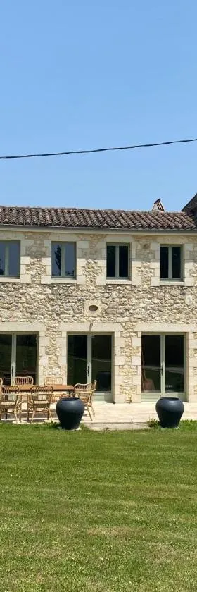Manoir des 2 Sources，位于莫内斯捷的酒店
