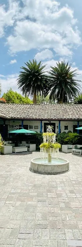 卡罗拉维庄园酒店，位于伊瓦拉的酒店