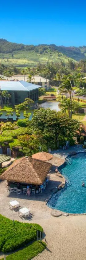 2417 at Oceanfront Resort Lihue Kauai Beach Drive Private Condo，位于利胡埃的酒店