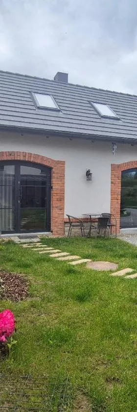Zollhaus nad Zalewem Mietkowskim，位于Domanice的酒店