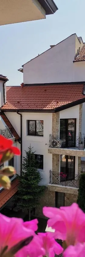 Family Hotel Rai，位于舒门的酒店