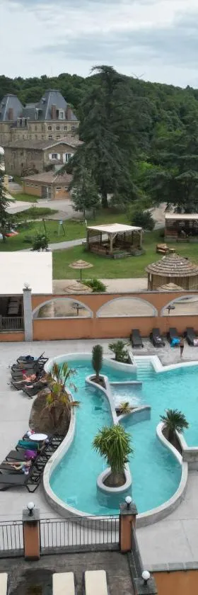 Camping Domaine de Senaud，位于阿尔邦的酒店