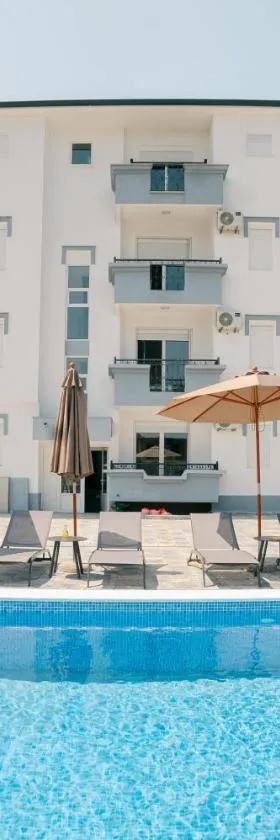 Hotel Ariana Lux，位于东吉托伊的酒店