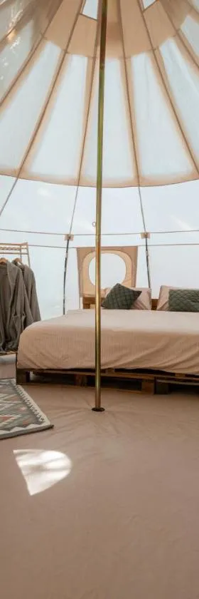 Glamping Riverside Skadar lake，位于Železnička Stanica Zeta的酒店