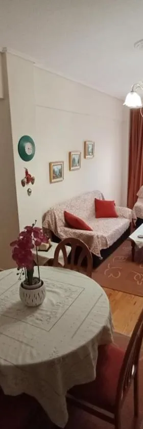 Cozy Apartment in Grevena，位于格雷韦纳的酒店