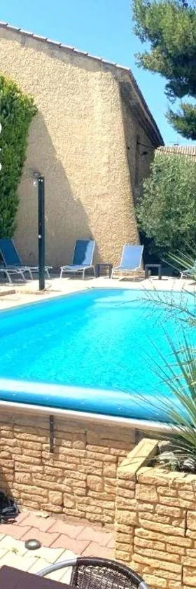 Logis Hôtel La Bastide d'Entraigues，位于索尔古河畔的恩特莱奎斯的酒店