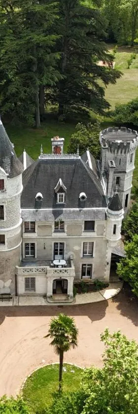 château de Puymoger，位于Javerlhac-et-la-Chapelle-Saint-Robert的酒店