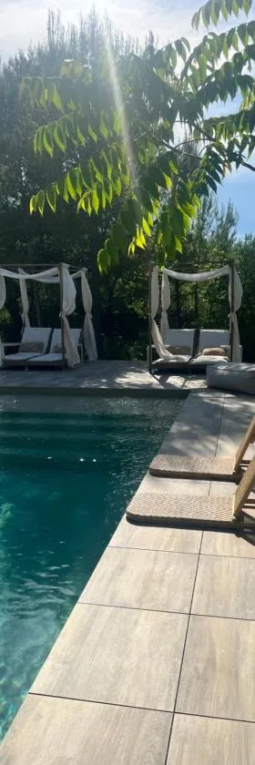 Nuitées Bohèmes Hôtel & Spa，位于Gajan的酒店