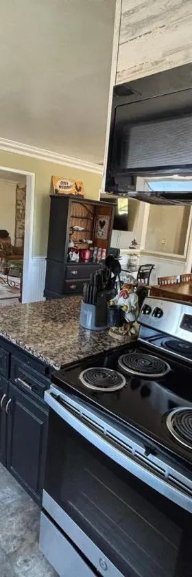 Peaceful & Cozy 3 bedroom Ranch-Home w/Fireplace，位于赫米特的酒店