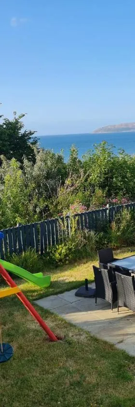 Sea view cottage near snowdon & coastal trails，位于Penmaen-mawr的酒店