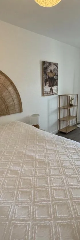 Logement proche Aéroport Nantes，位于Saint-Aignan-Grand-Lieu的酒店