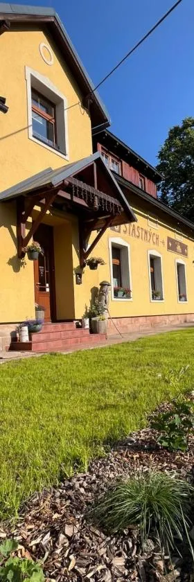 Apartmány U Šťastných，位于切尔尼杜尔的酒店