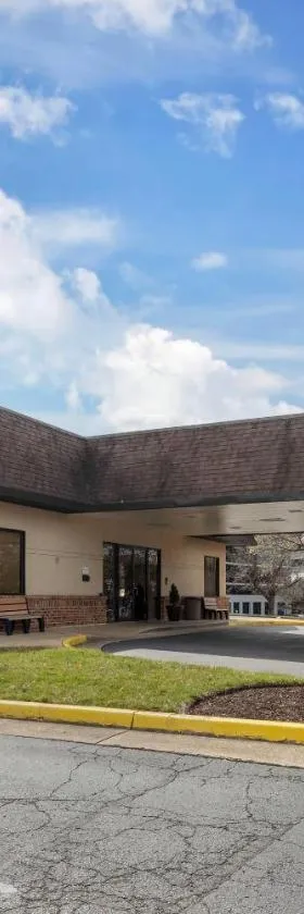 Suburban Studios Tysons Corner，位于维也纳的酒店