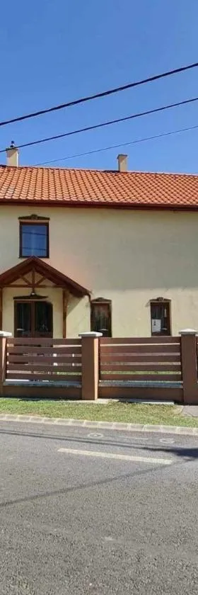 Farkas Vendégház Szabolcs，位于Szabolcs的酒店