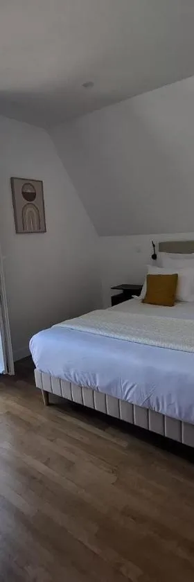 Les chambres d hôtes de la cassinne，位于Montebourg的酒店