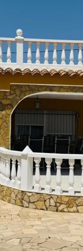Turisblo villa carmen，位于贝尼卡洛的酒店