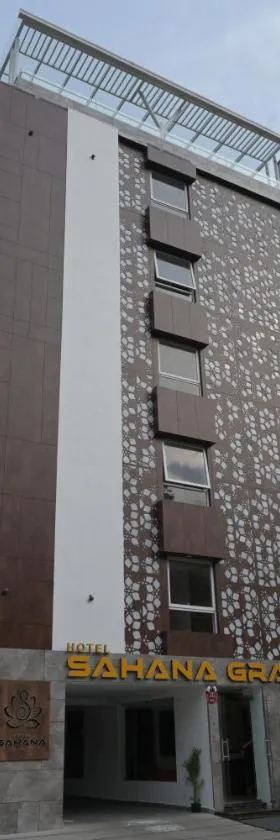 Hotel Sahana Grand，位于蒂鲁帕蒂的酒店