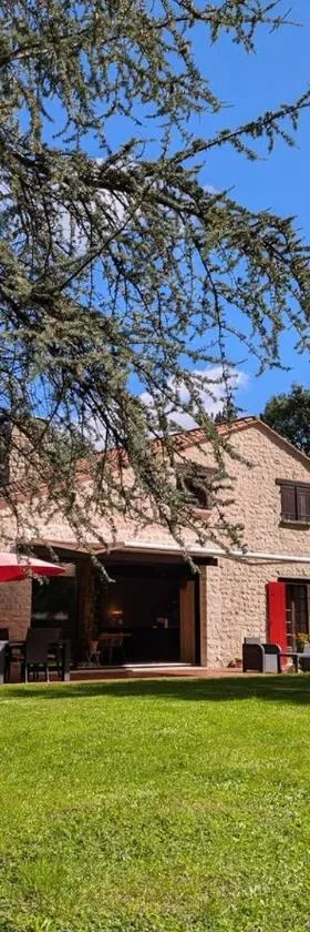 Le bois des fées de Chazelles，位于Chazelles的酒店
