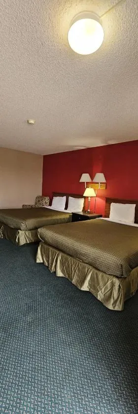 Colonial Inn，位于Dyersville的酒店
