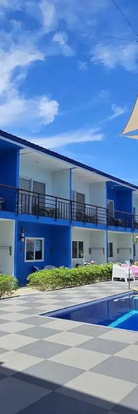 Casa Blu Hotel & Resort，位于Maribago的酒店