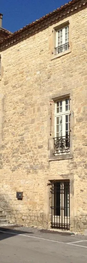 Prieuré du 17è dans l'Ardèche méridionale，位于瓦纳斯的酒店