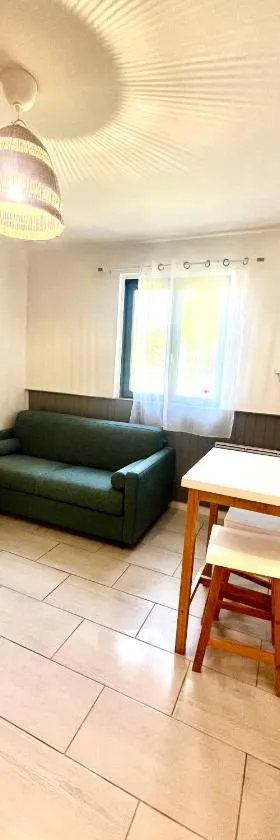Superbe appartement au calme en cœur de village，位于Saint-Sulpice的酒店
