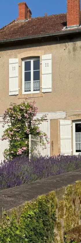 Maison Belle Vie，位于Saint-Symphorien-de-Marmagne的酒店