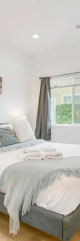 WE12-Little Saigon Modern Home 3Beds-2Baths，位于威斯敏斯特的酒店