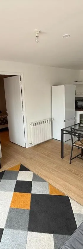 Appartement indépendant Chez Amel & Rémi，位于Fabrezan的酒店