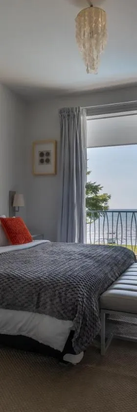 Lusa Beach Studios Under New Management And Newly Renovated，位于罗威那的酒店