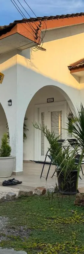 Beach Cottage Homestay Kemaman - Berado D Pampass，位于甘榜甘马挽的酒店