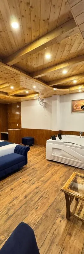 White Season Resort - Mountain View With Premium Rooms # Luxury Stay in Manali，位于马拉里的酒店