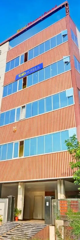 FabHotel Dharani Grand - Nr Mamata Medical College，位于Khammam的酒店