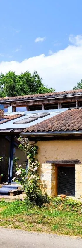 Chambres d'hôtes des Forges，位于Cellefrouin的酒店