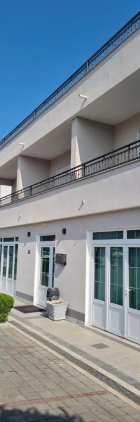 阿德里亚酒店，位于卡什泰拉的酒店