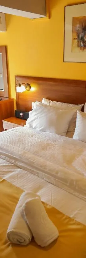 Mirabel CityCenter Hotel，位于阿尔戈斯托利翁的酒店