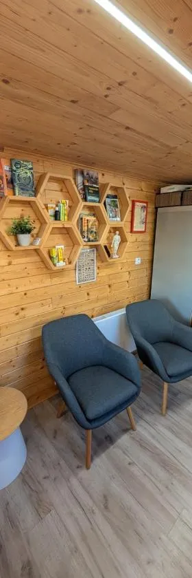 Bee house，位于Bořanovice的酒店