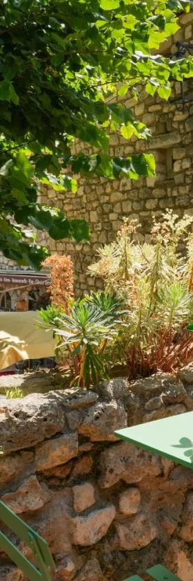 L'Améthyste - Cocon in Provence，位于拉加尔德阿代马的酒店