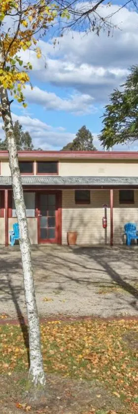 Colonial Bank Motel，位于Omeo的酒店