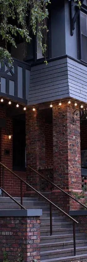 Alpine Hotel, Eat Drink Sleep，位于沃伯顿的酒店