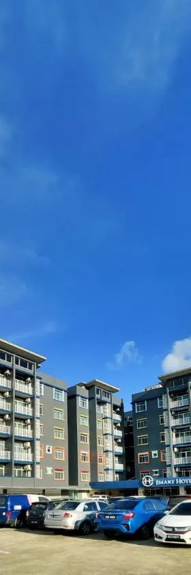 Emart Hotel (Riam)，位于米里的酒店