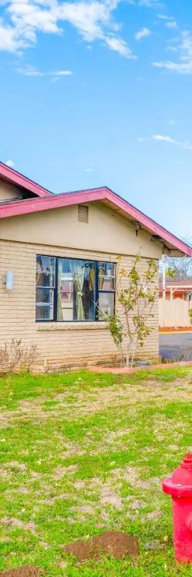 Capital O Hotel Beeville -US 181，位于Beeville的酒店