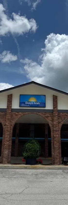 Days Inn by Wyndham Clanton AL，位于克兰顿的酒店