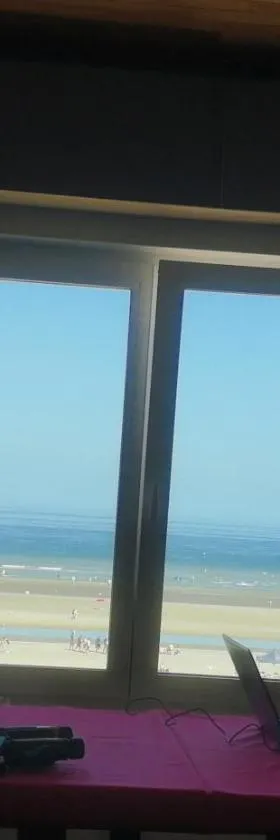 Appartement sur la digue avec vue mer exceptionnelle !，位于布赖迪讷的酒店