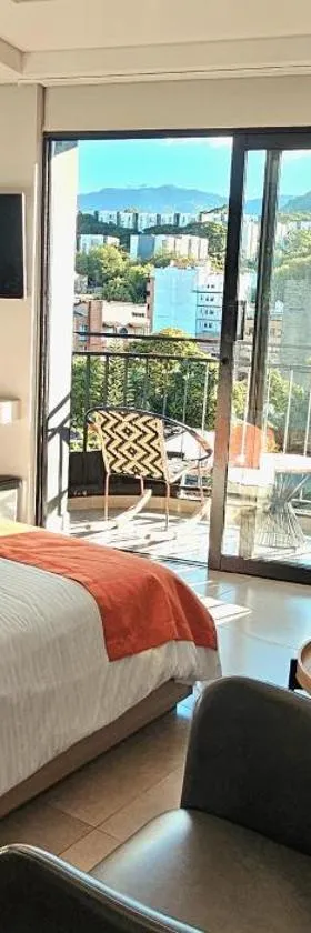 Hotel Living 35 Suites Piso 8 Vip，位于麦德林的酒店