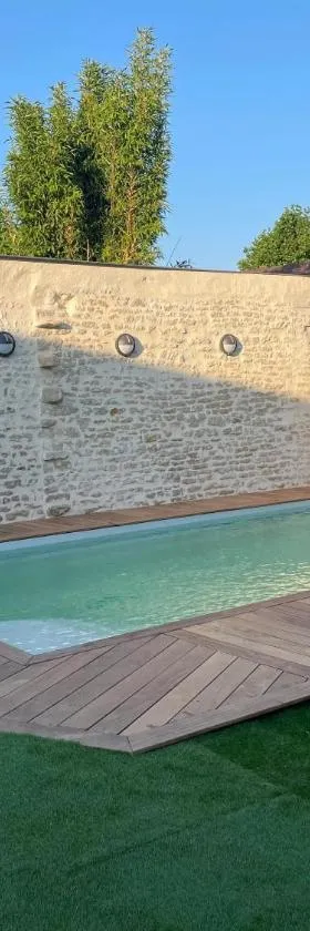 Maison confortable à Jard-sur-Mer avec grand jardin clôturé，位于滨海雅尔的酒店