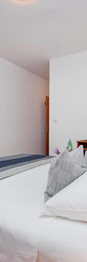 Ladonja bed & breakfast，位于罗维尼村的酒店