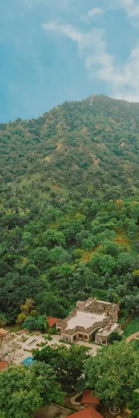 Aloof Jungle Lodge，位于Ghānerao的酒店